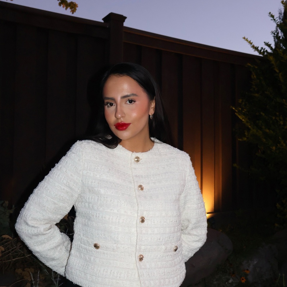 Zara White Blazer with Luxurious Texture